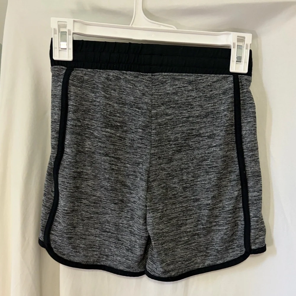 Abercrombie Kids Gray Athletic Shorts size 5/6